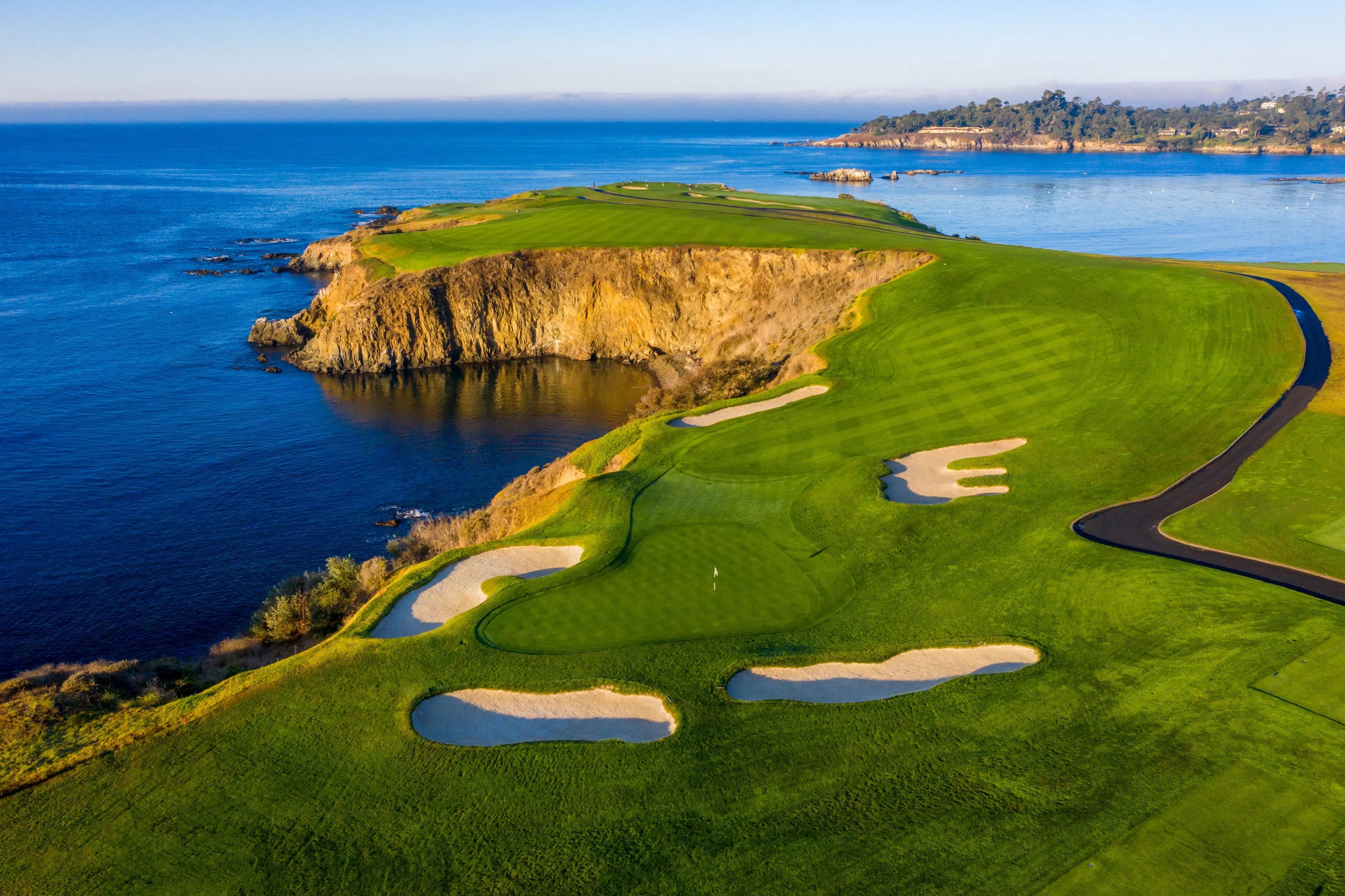 Pebble Beach Golf - BagCaddie shipping destination for effortless golf travel.